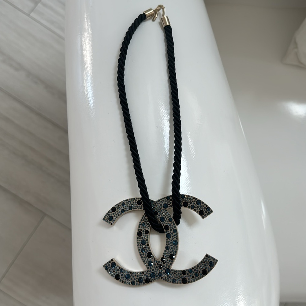 Chanel necklace pre-owned